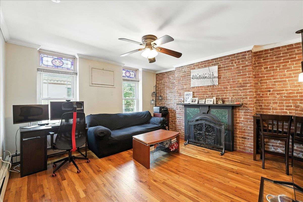 205 14TH ST Unit: 2L