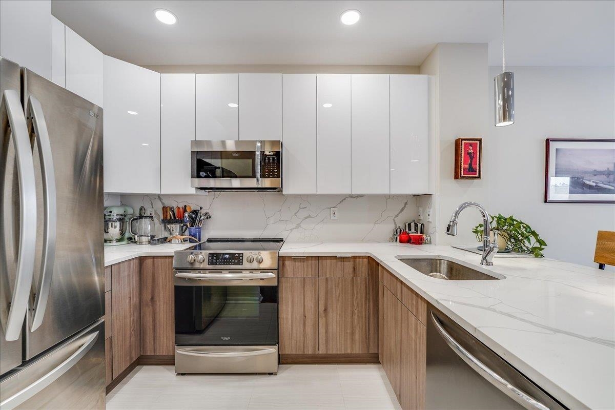 26 AVENUE AT PORT IMPERIAL Unit: 213