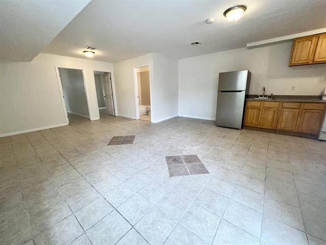 94 WINFIELD AVE Unit: G