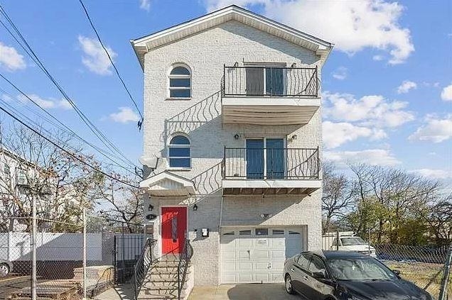 94 WINFIELD AVE Unit: G