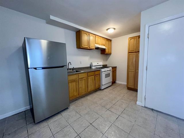 94 WINFIELD AVE Unit: G