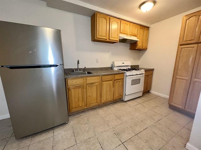 94 WINFIELD AVE Unit: G
