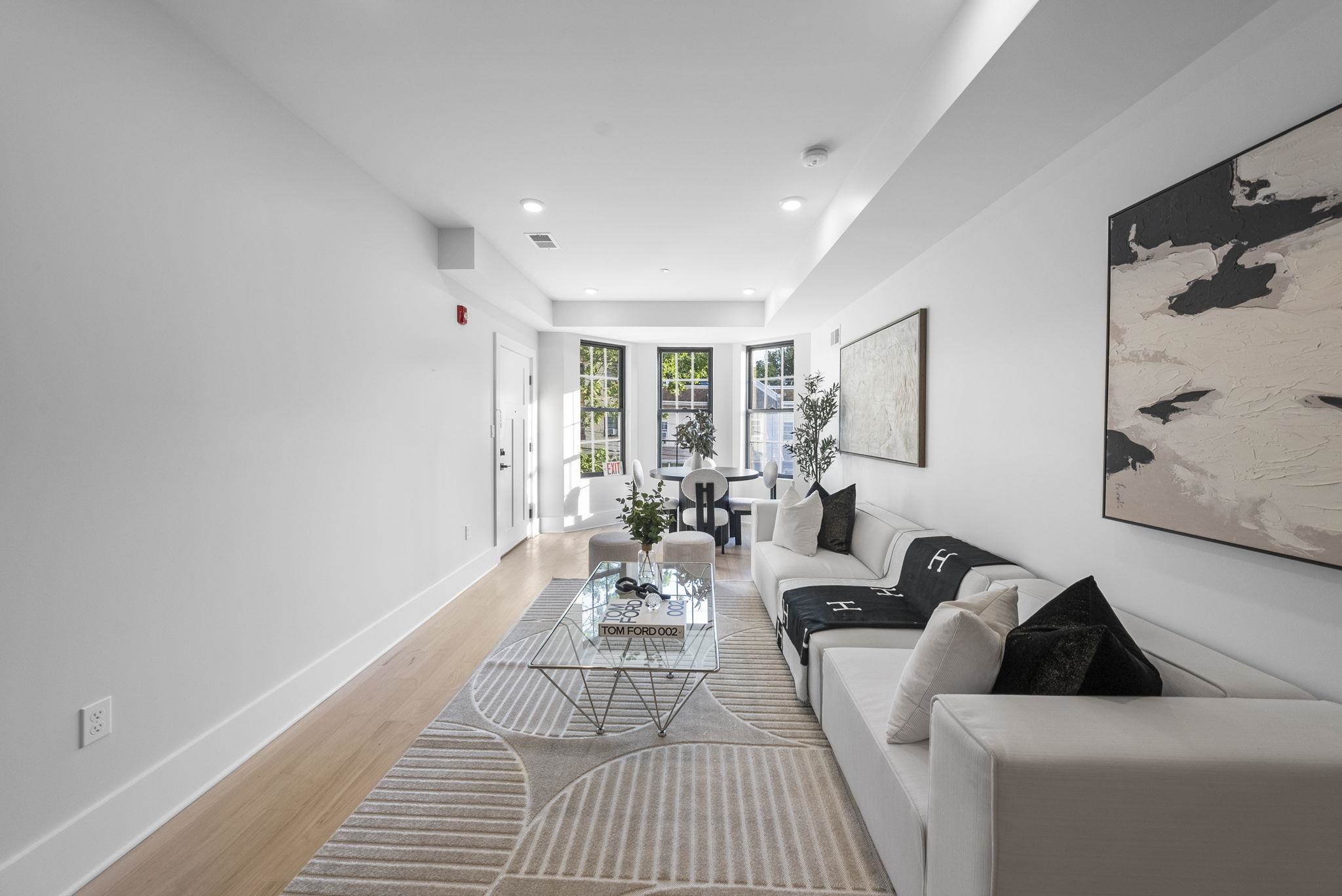 124 GLENWOOD AVE Unit: 3