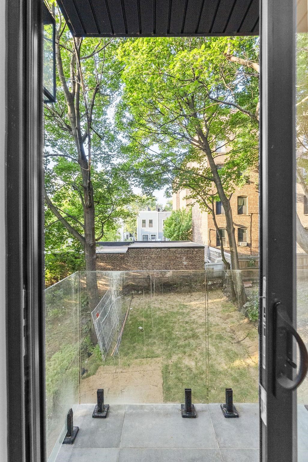 124 GLENWOOD AVE Unit: 3
