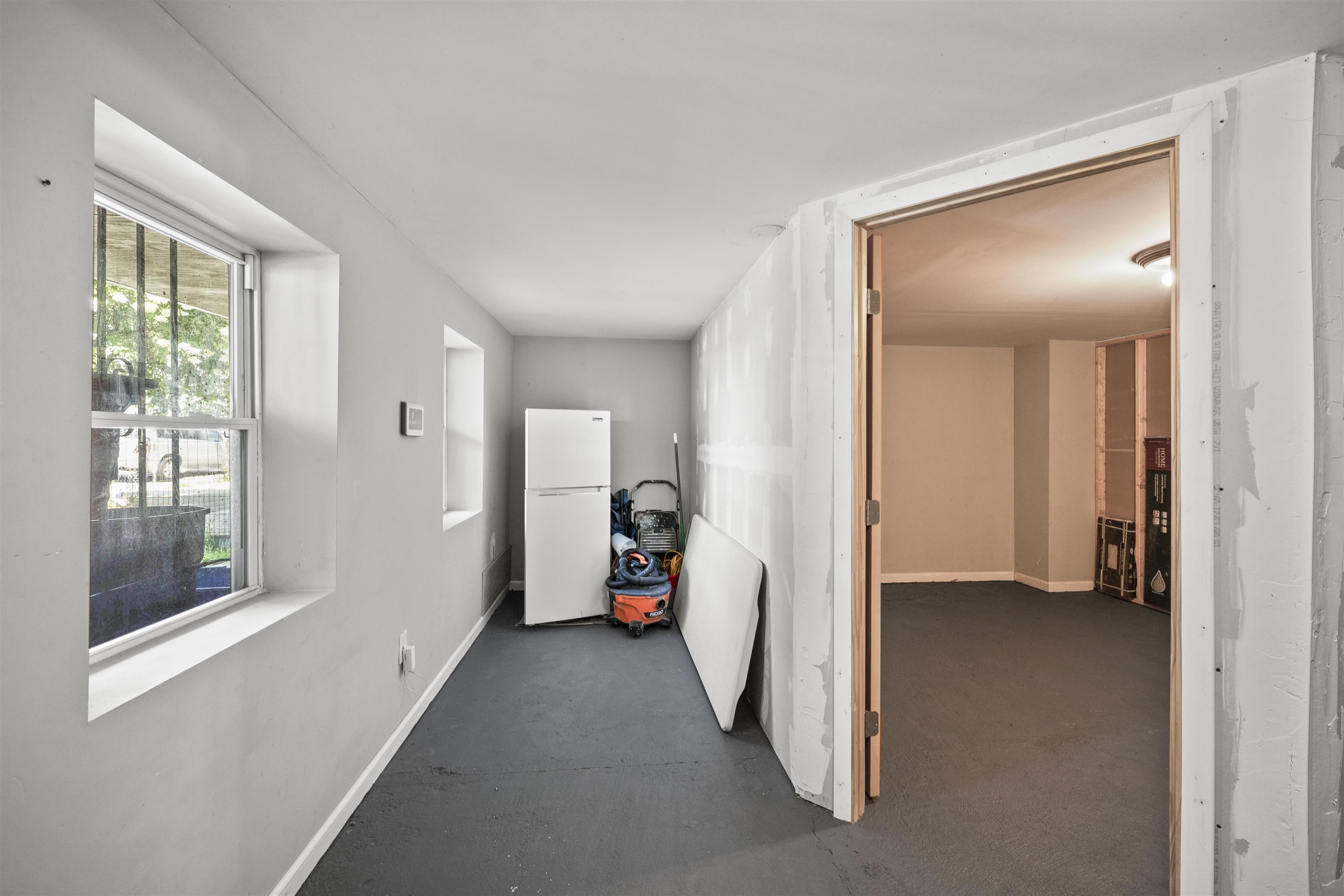 22 LONG ST