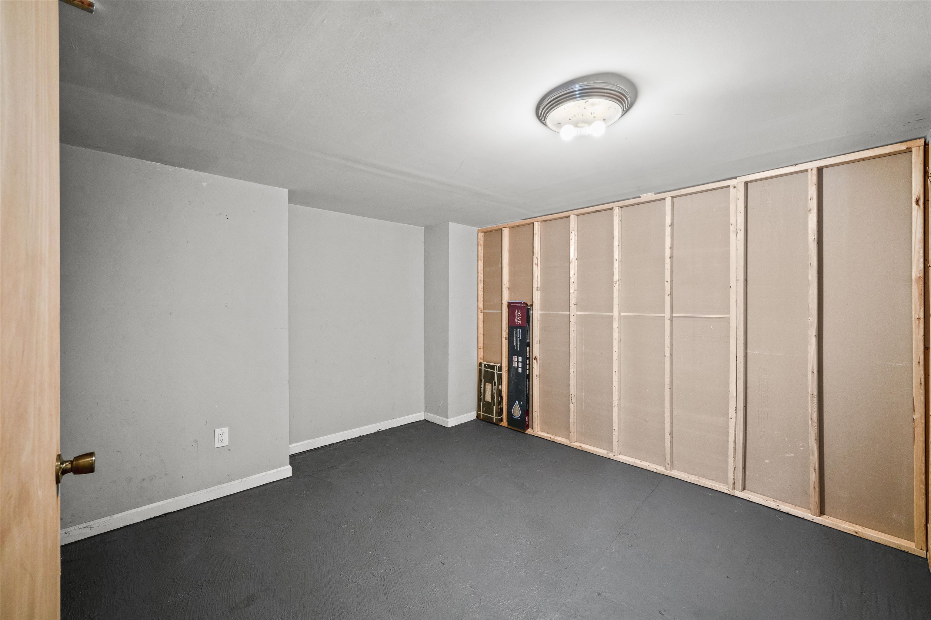 22 LONG ST