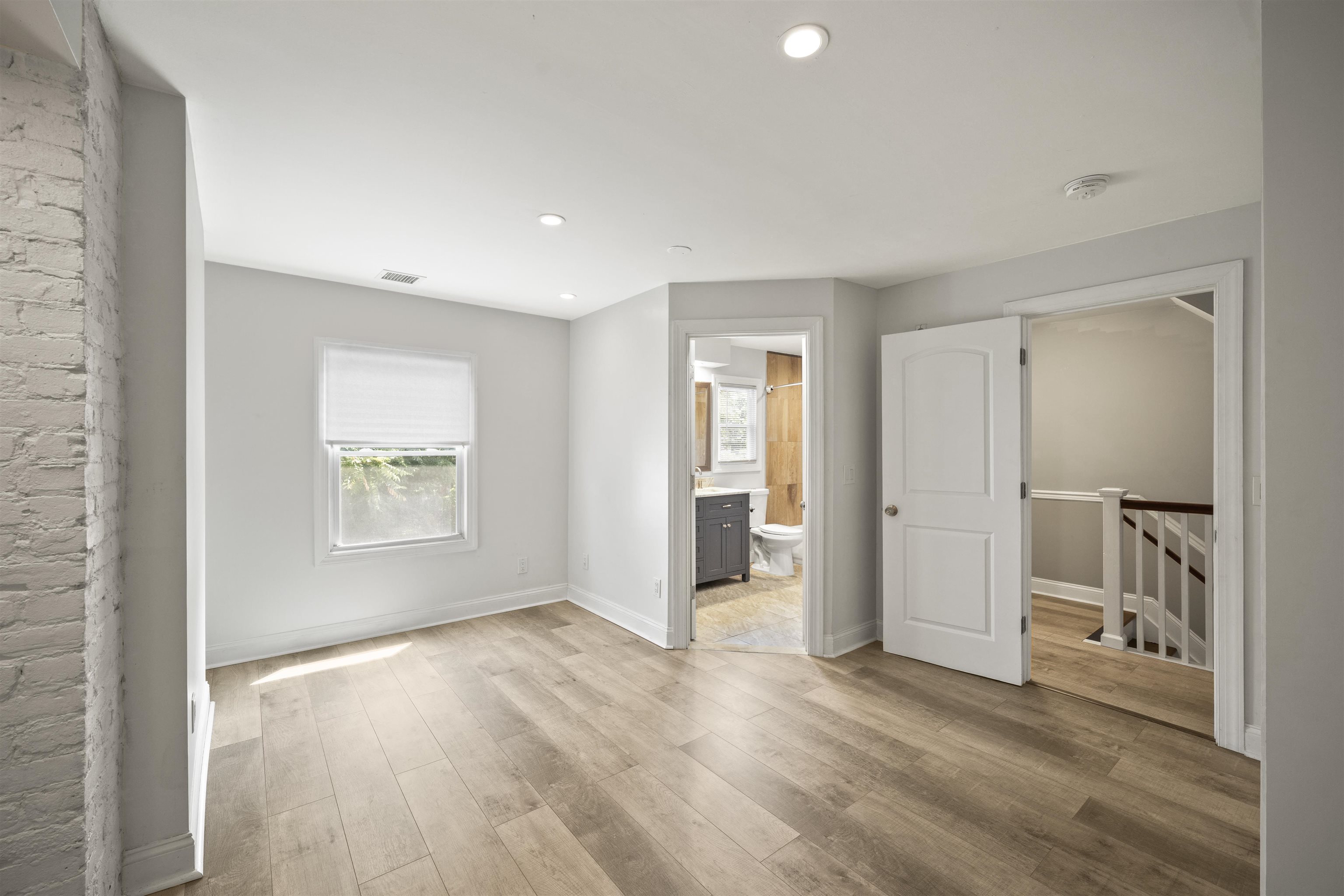 22 LONG ST