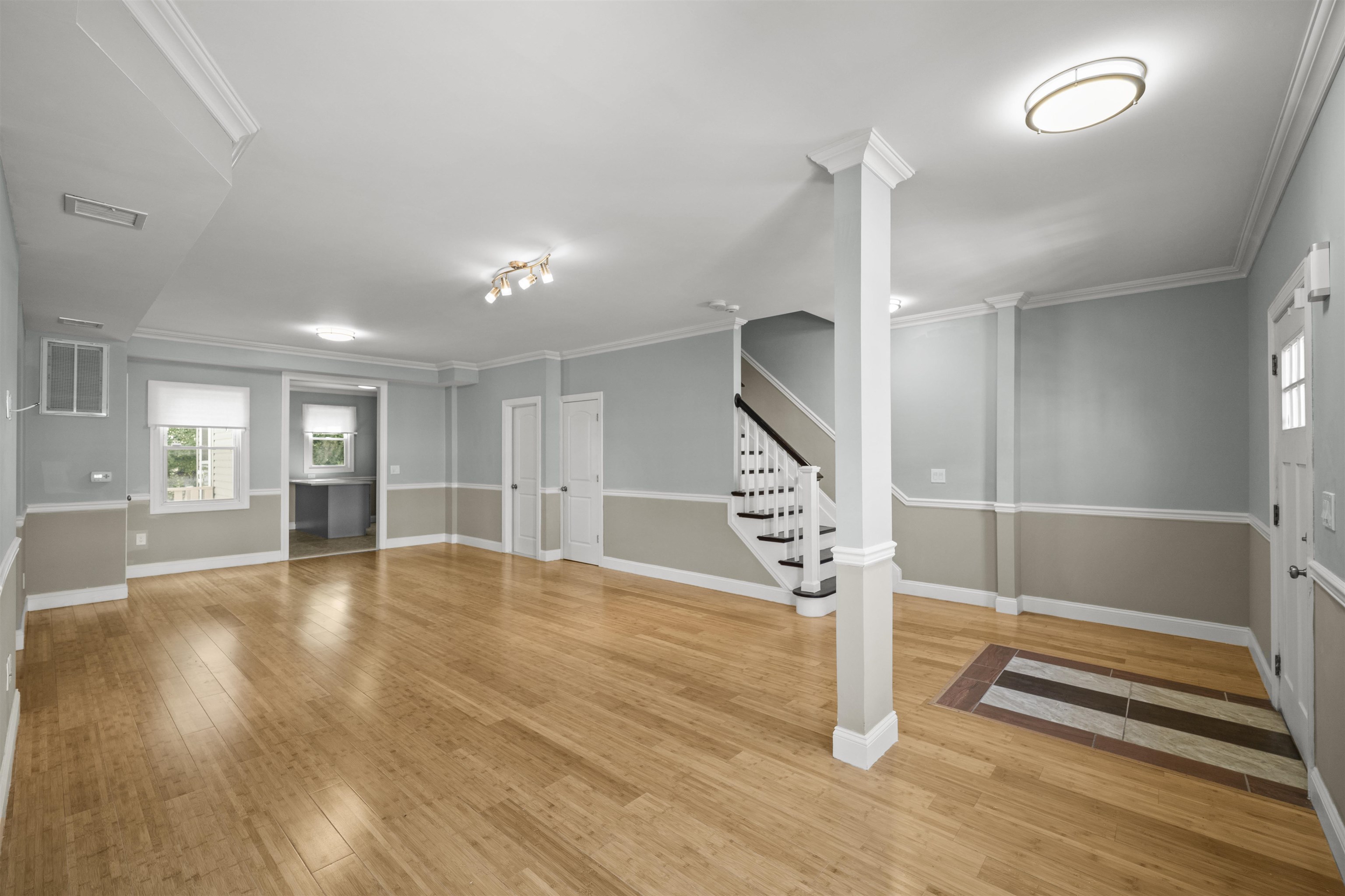 22 LONG ST