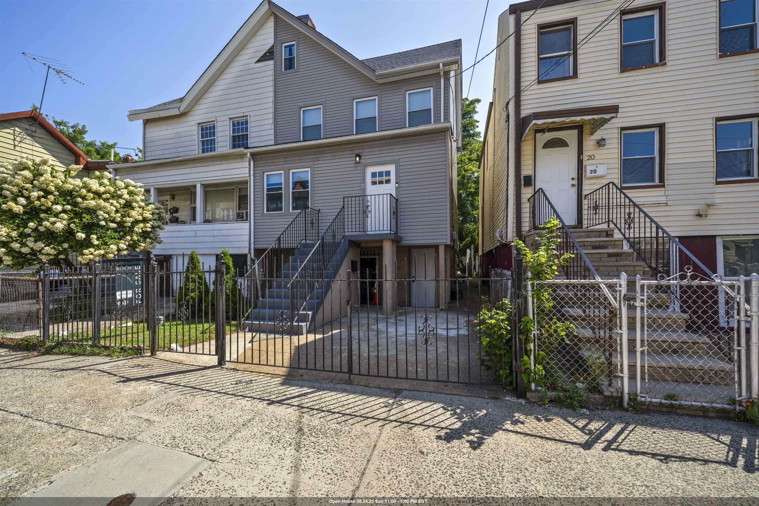 22 LONG ST