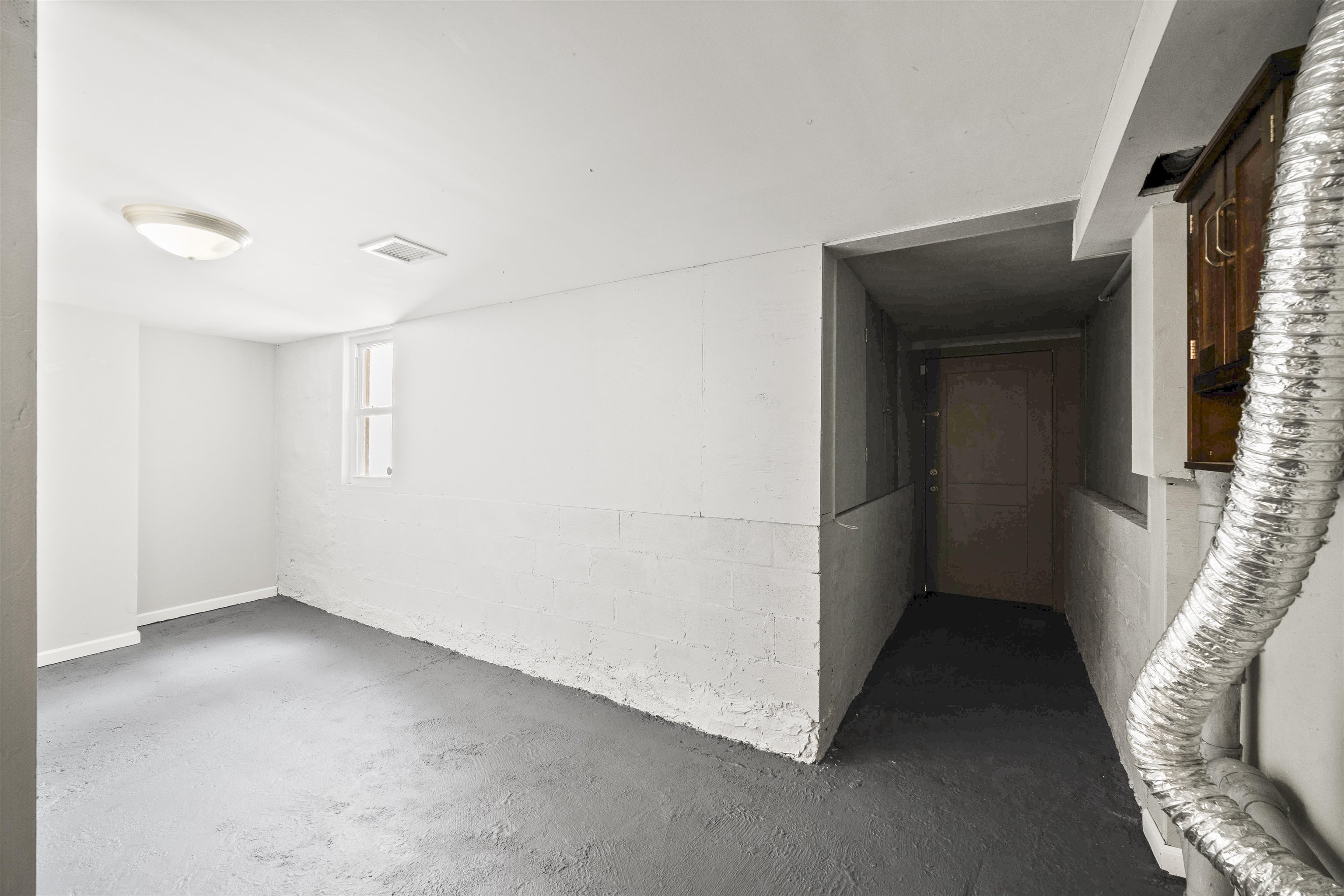 22 LONG ST