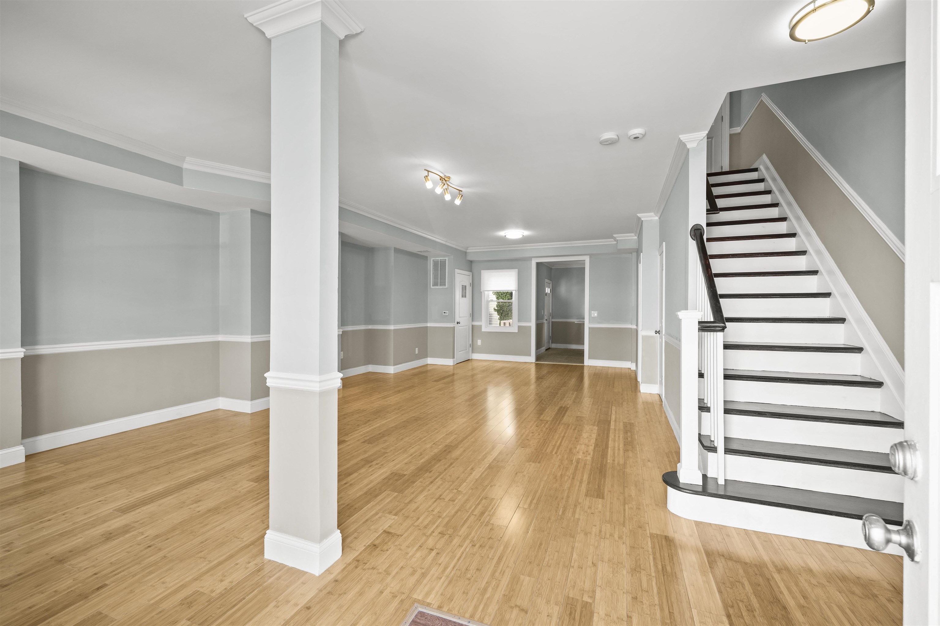22 LONG ST