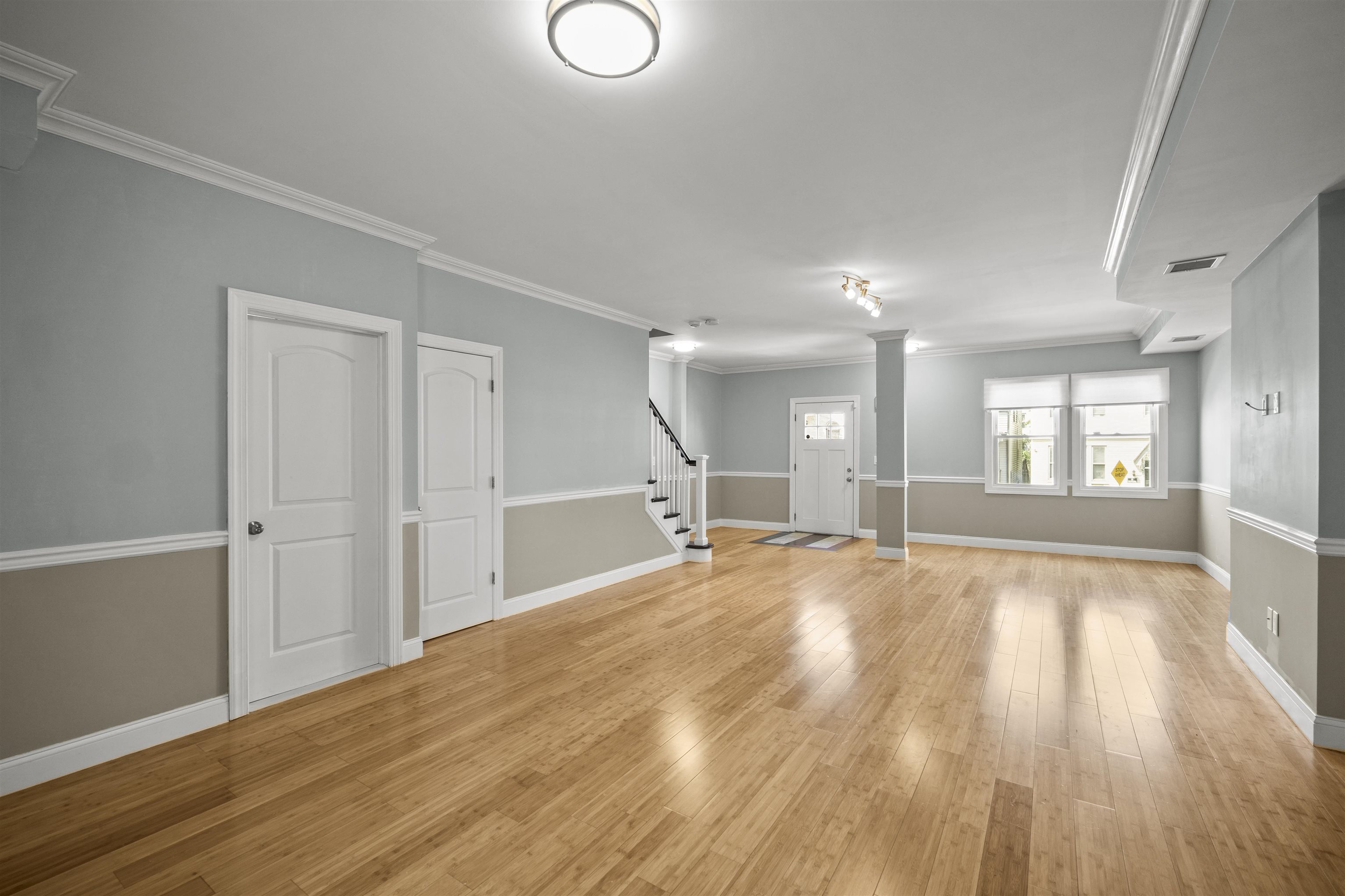 22 LONG ST