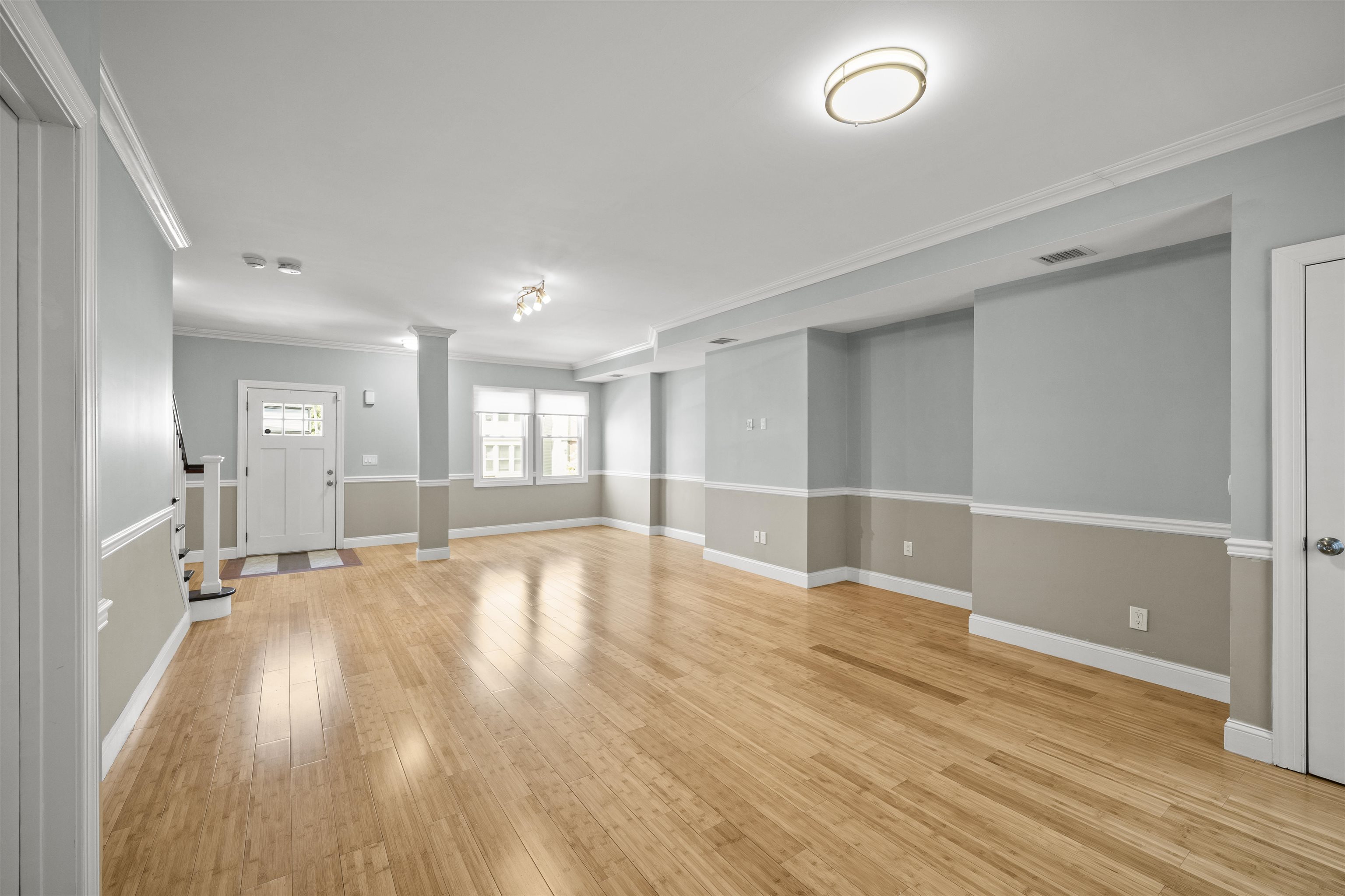 22 LONG ST