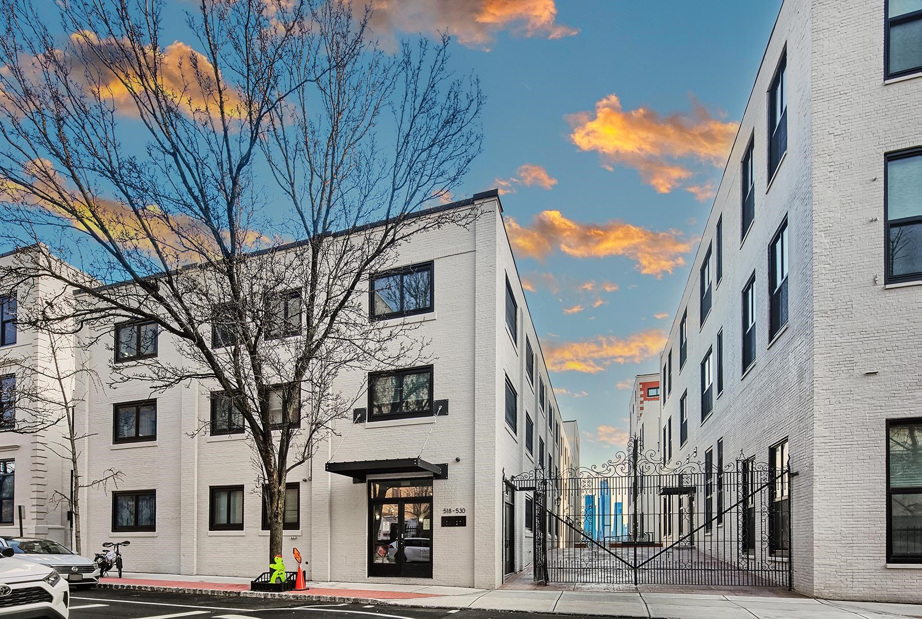 518-530 GREGORY AVE Unit: #B201