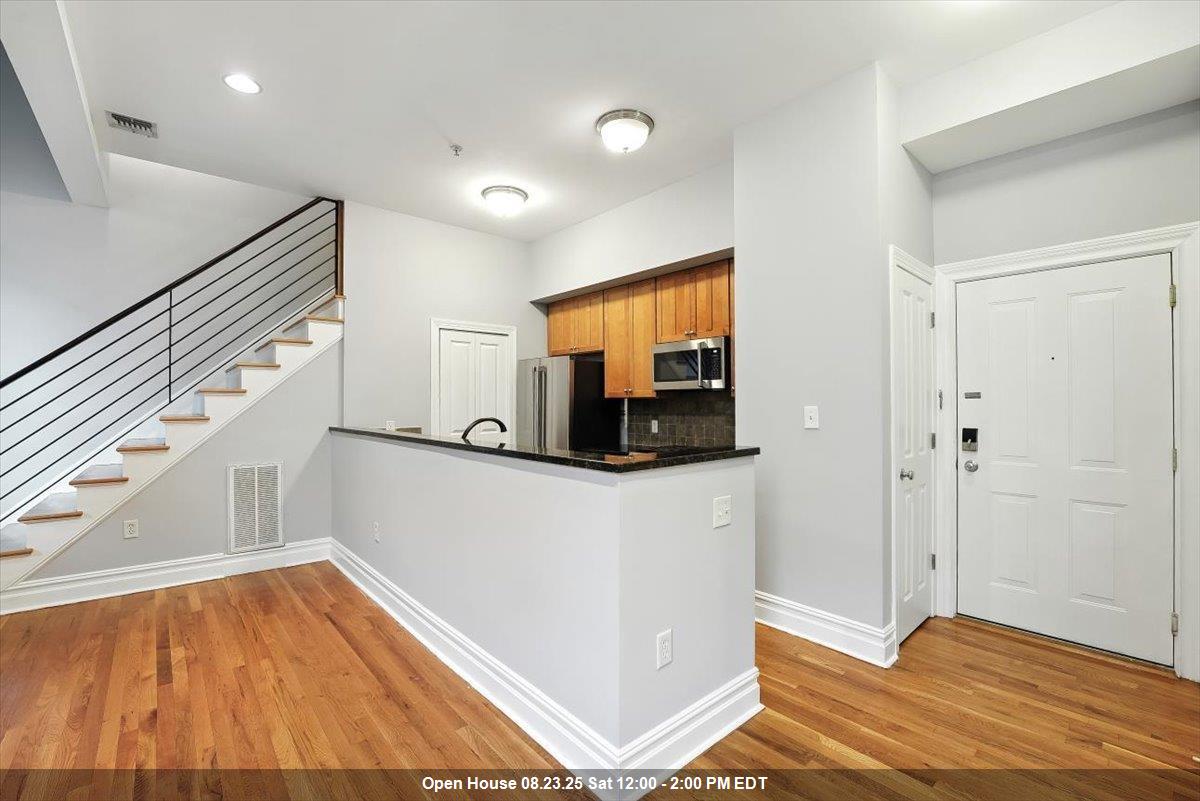 9 COLES ST Unit: 4