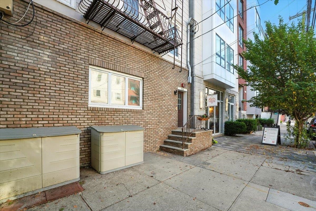 413 JEFFERSON ST Unit: 1