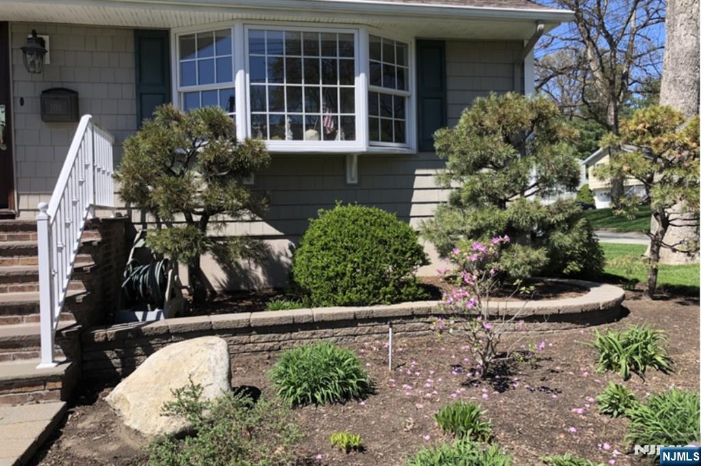 108 Knickerbocker Avenue