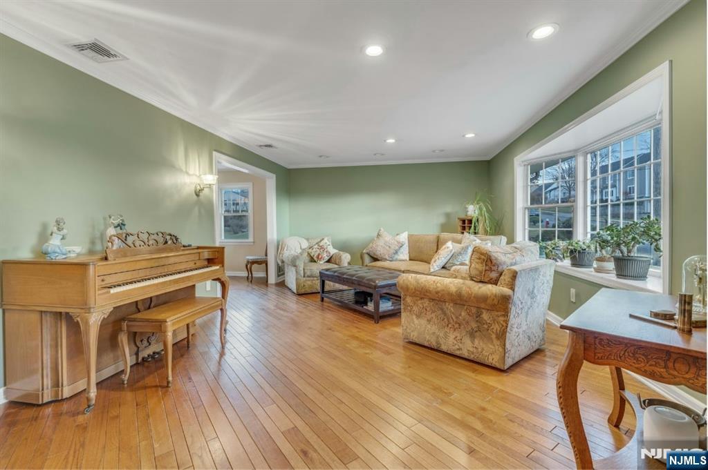 108 Knickerbocker Avenue