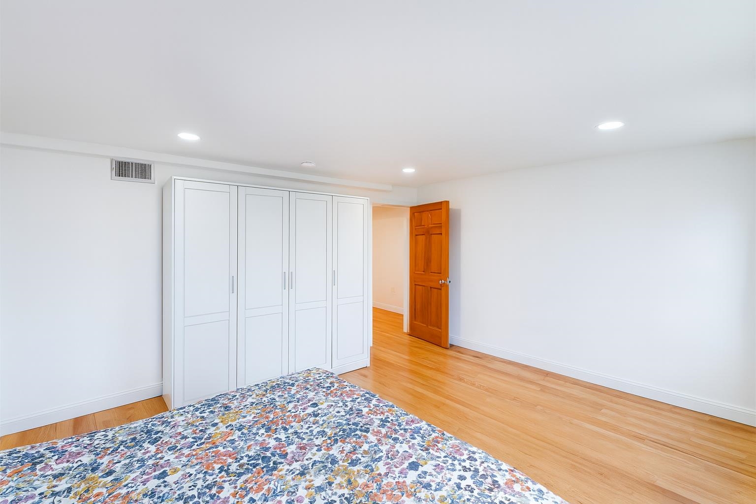 163 GRAND ST Unit: 4