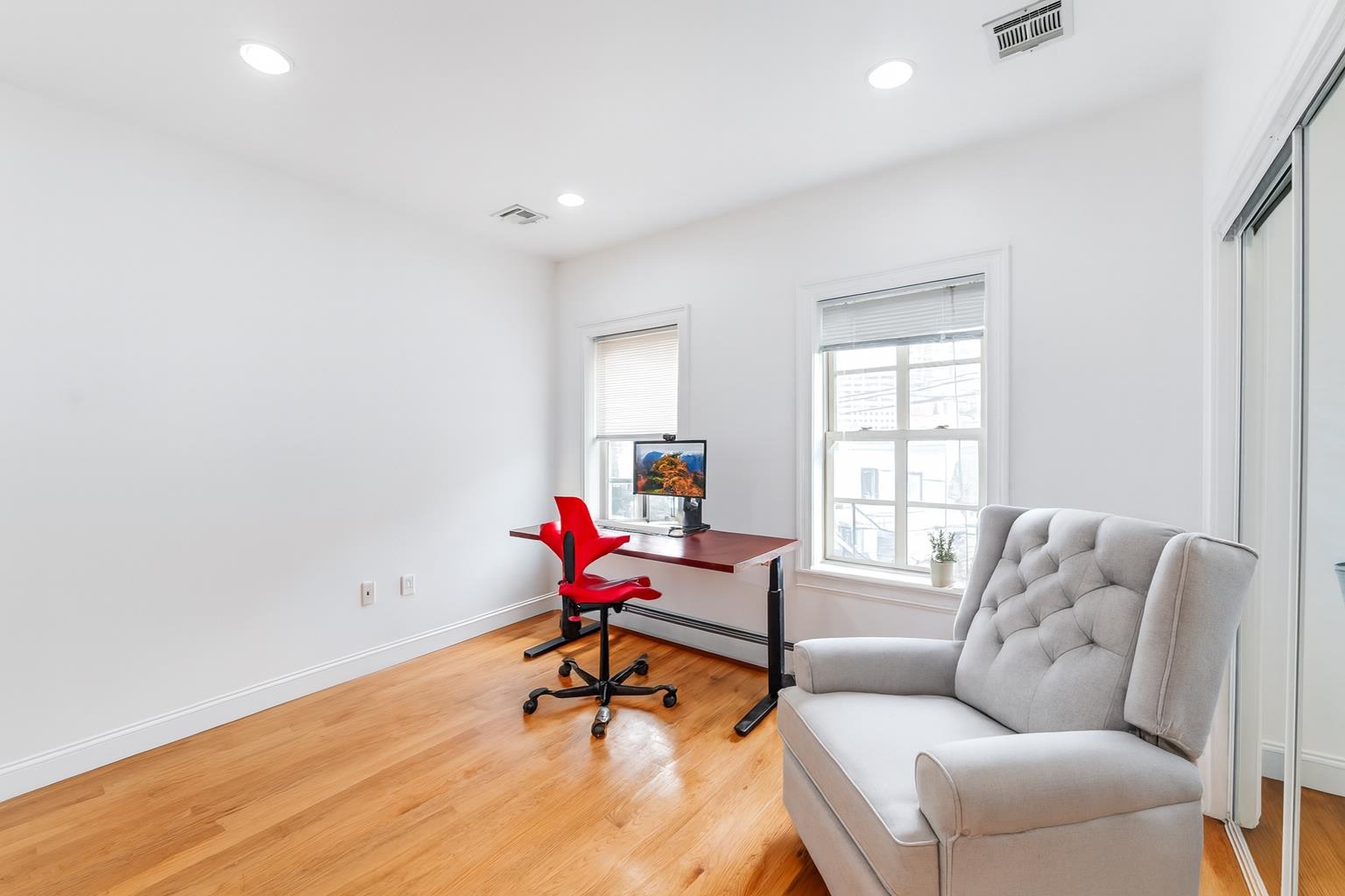 163 GRAND ST Unit: 4