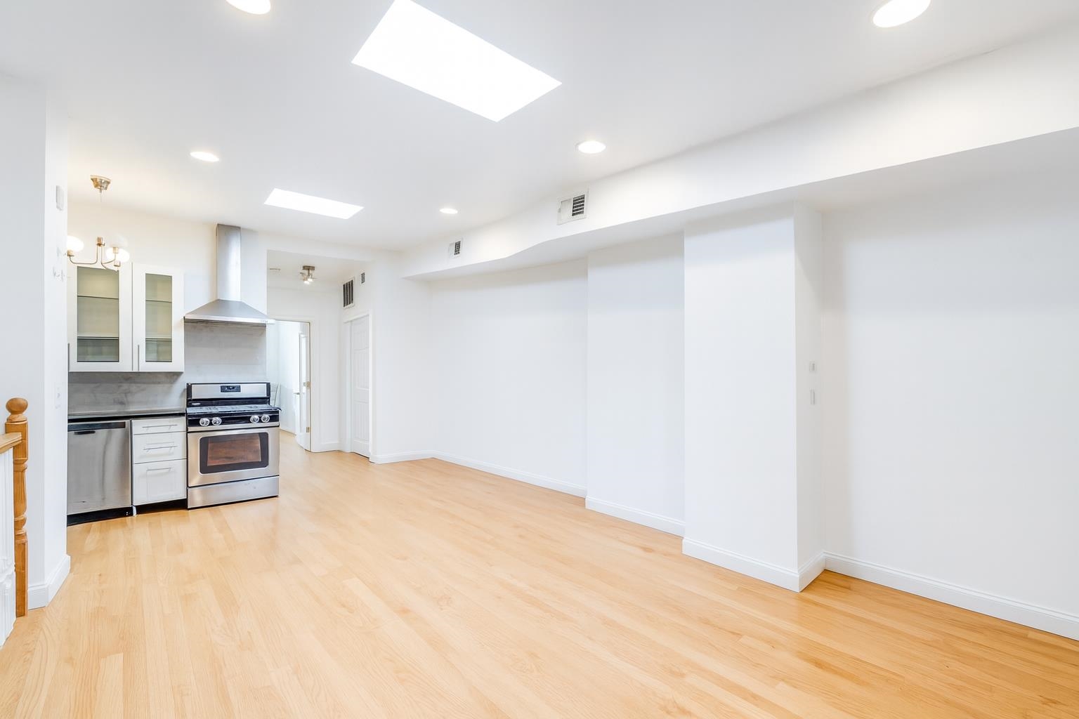 163 GRAND ST Unit: 4