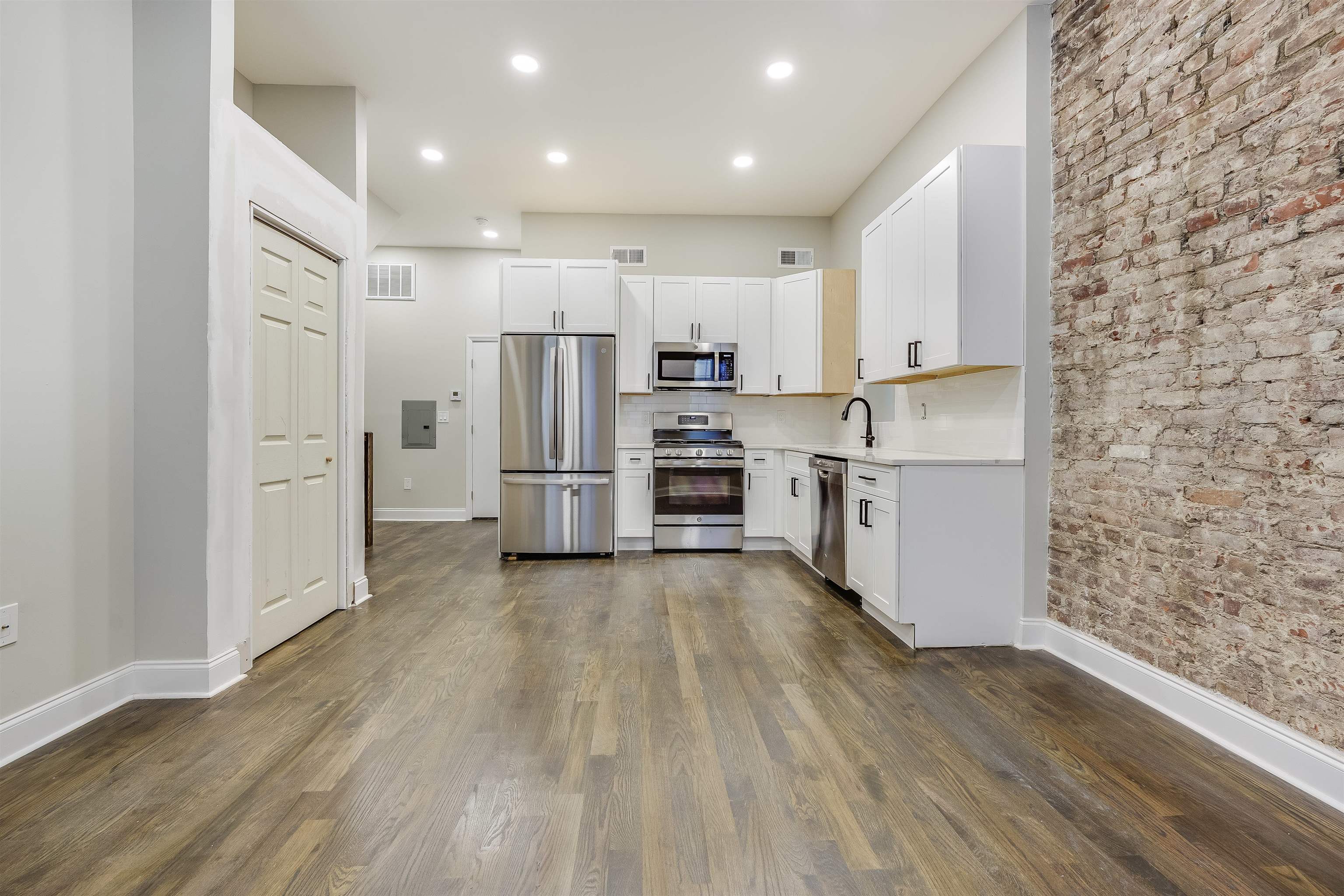 172 MALLORY AVE