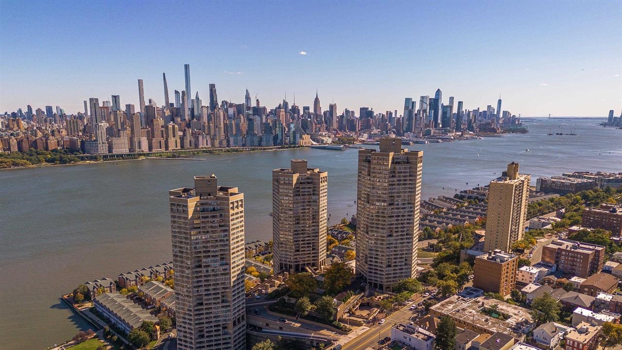 7002 BLVD EAST Unit: 22A