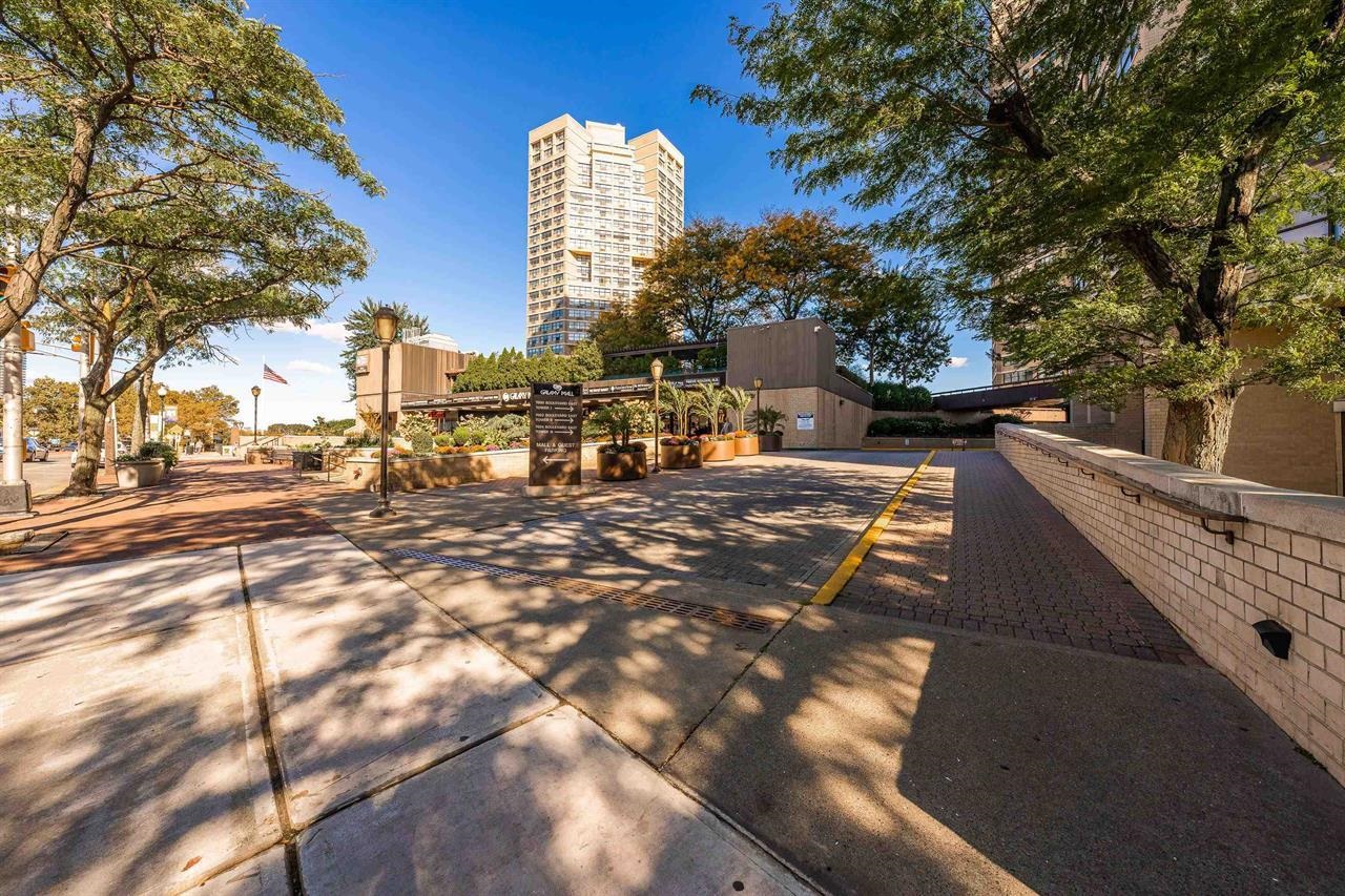 7002 BLVD EAST Unit: 22A