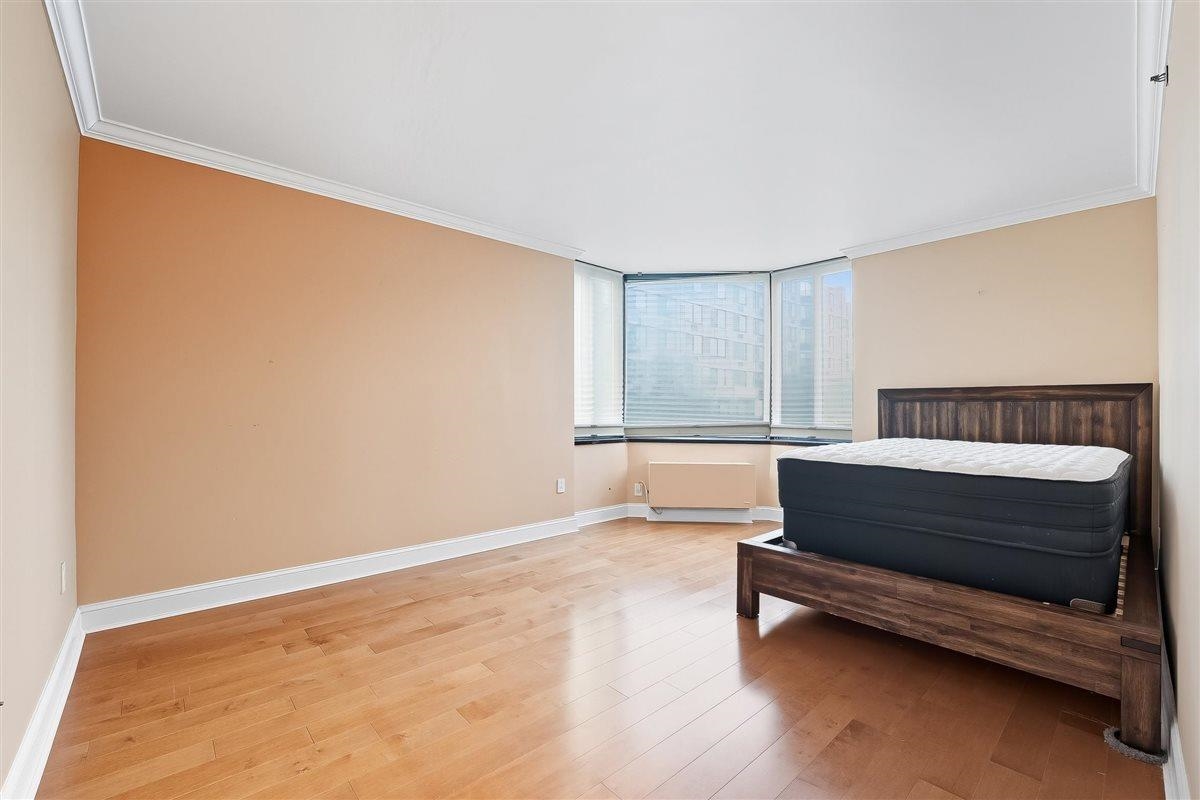 45 RIVER DR SOUTH Unit: 214
