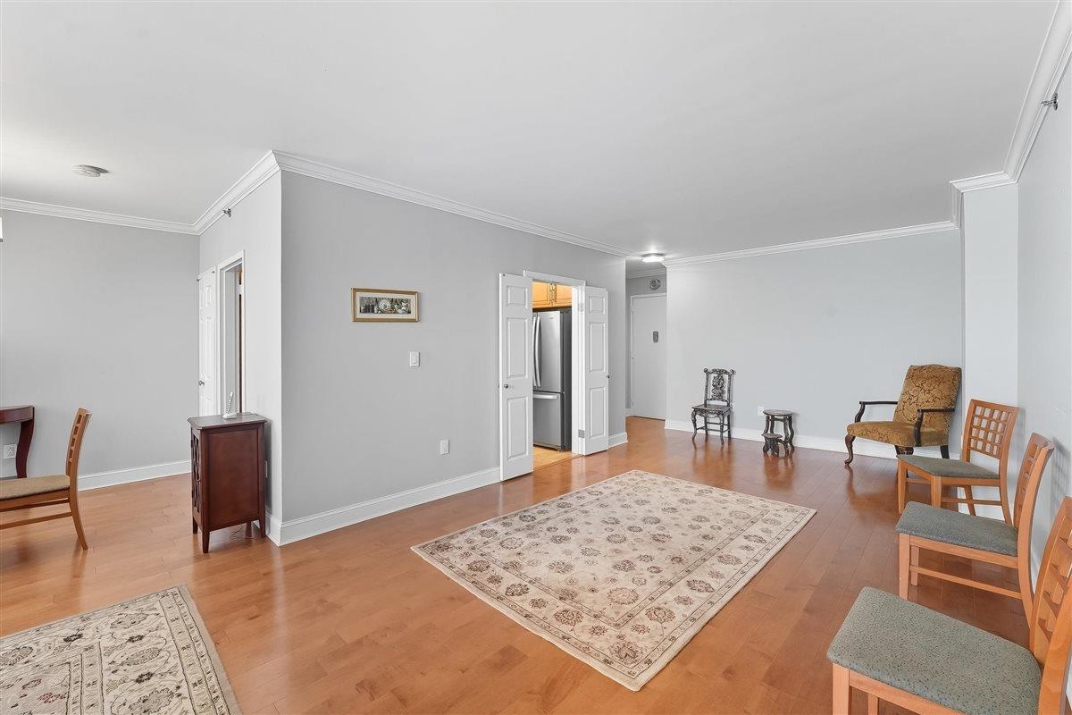 45 RIVER DR SOUTH Unit: 214