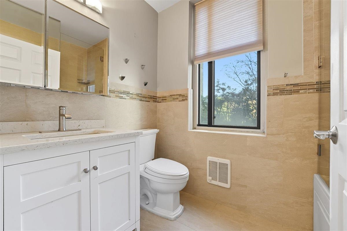 45 RIVER DR SOUTH Unit: 214