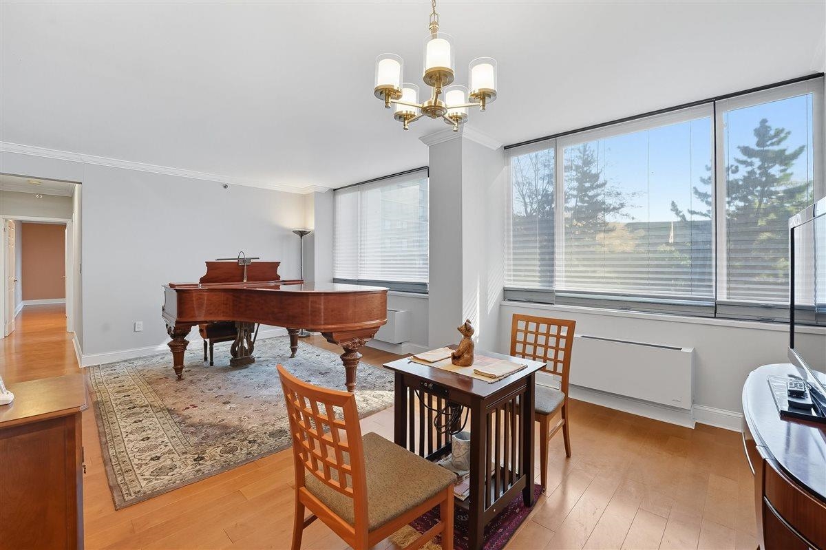45 RIVER DR SOUTH Unit: 214