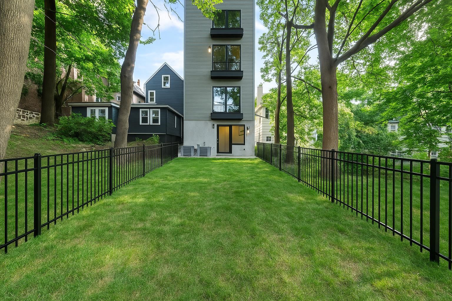 124 GLENWOOD AVE Unit: 2