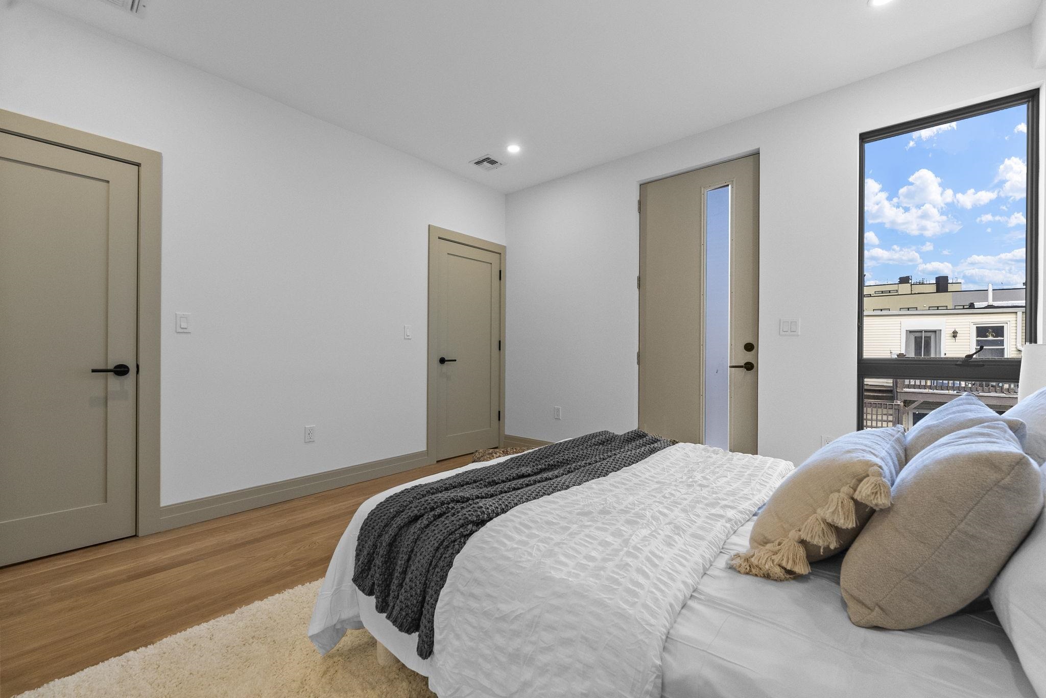 392 1ST ST Unit: 3