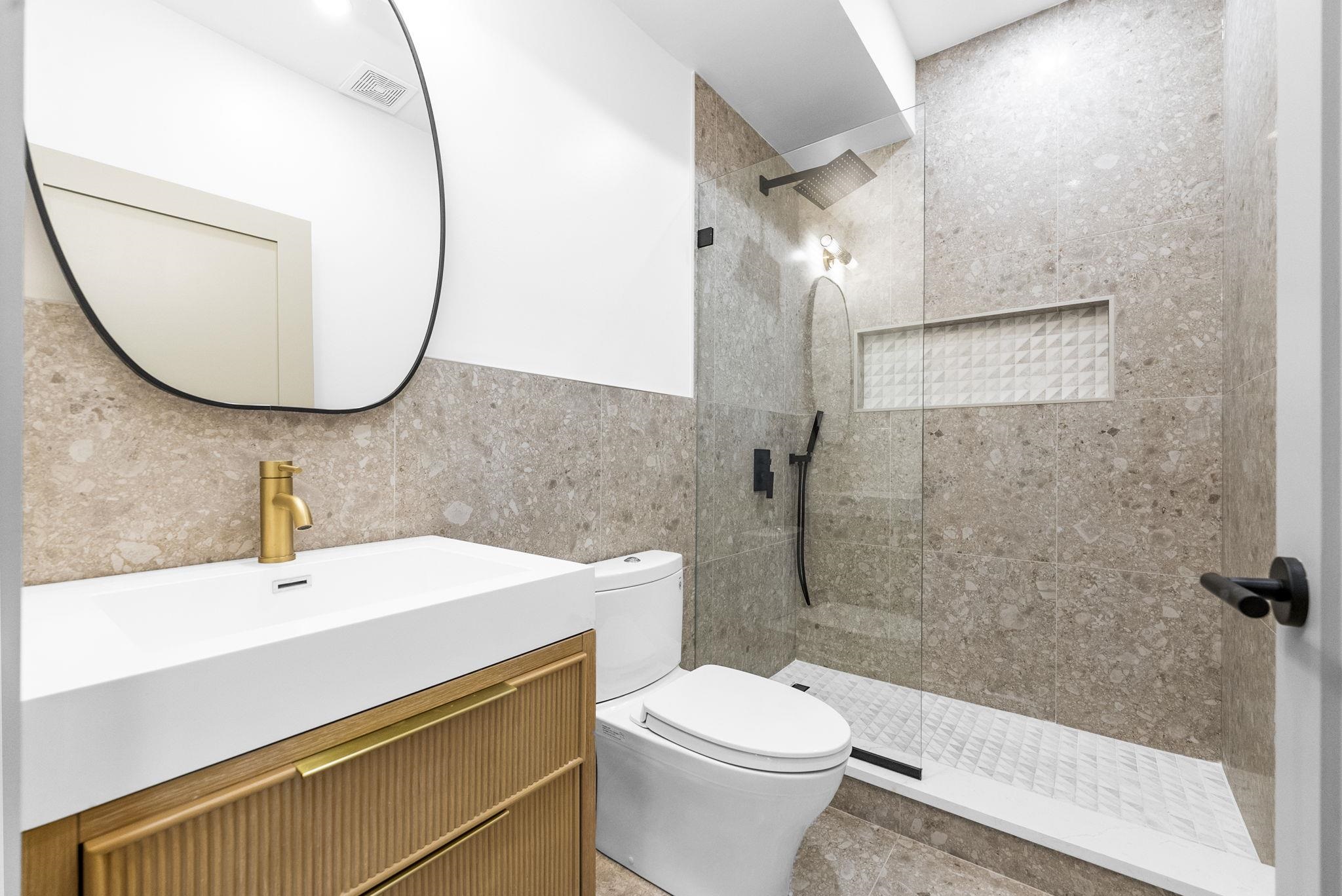 392 1ST ST Unit: 3