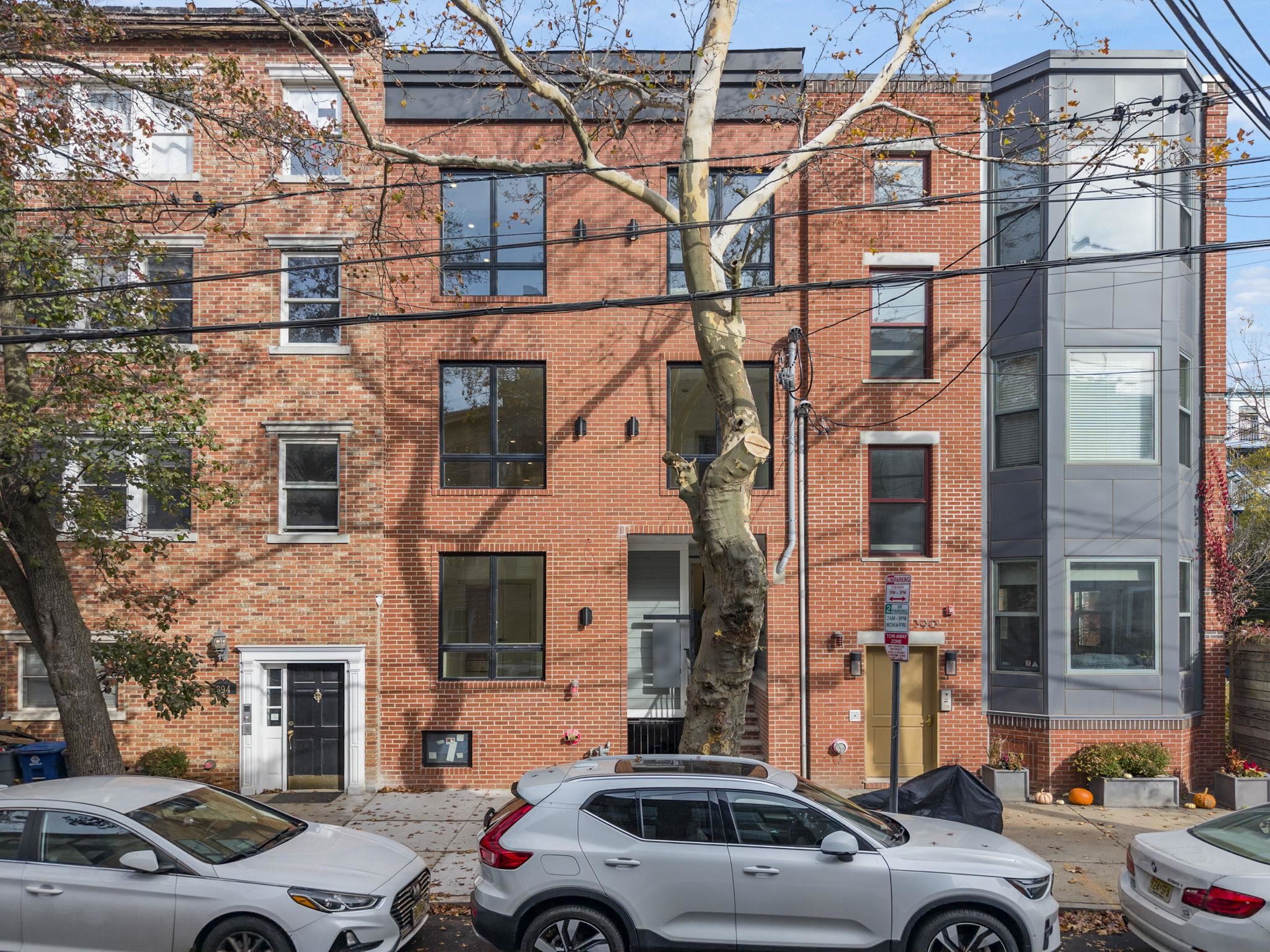 392 1ST ST Unit: 3