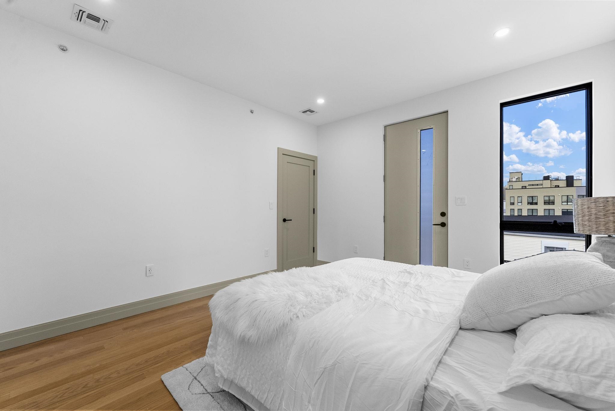392 1ST ST Unit: 3