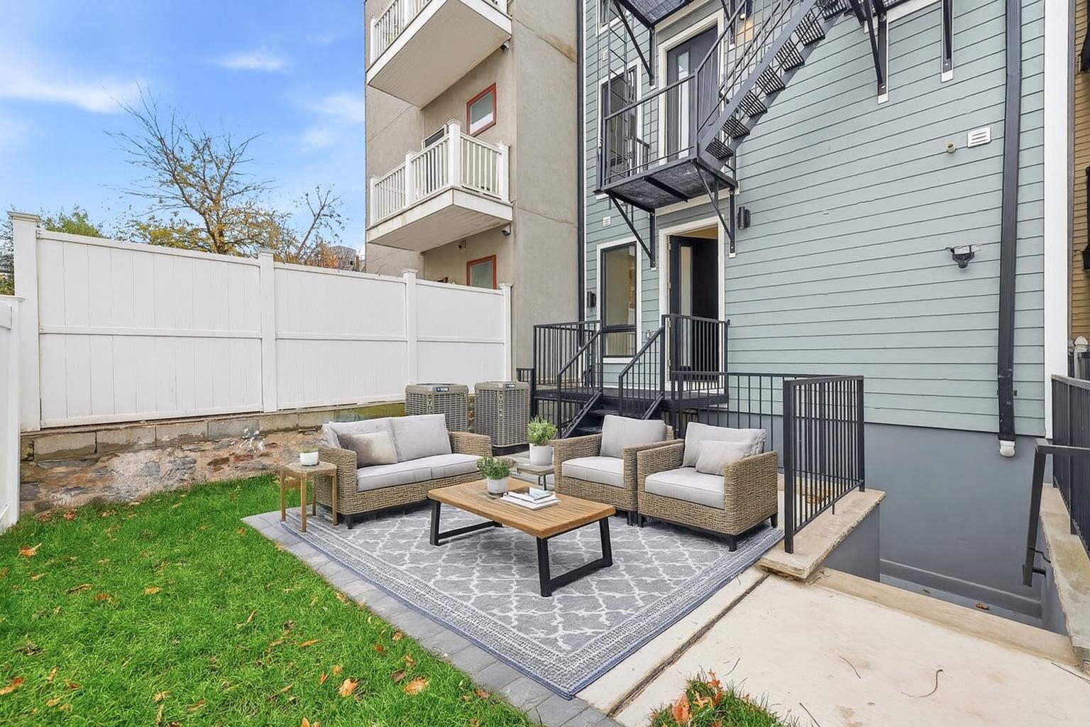 392 1ST ST Unit: 1