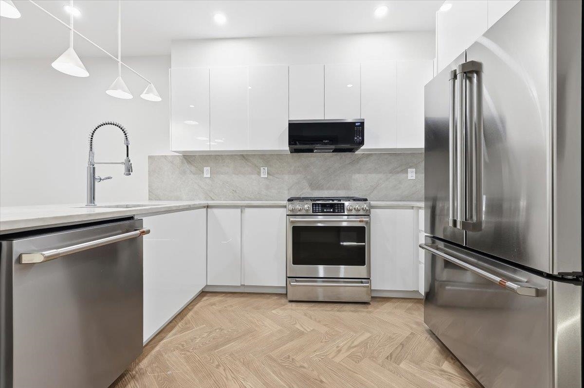 392 1ST ST Unit: 1