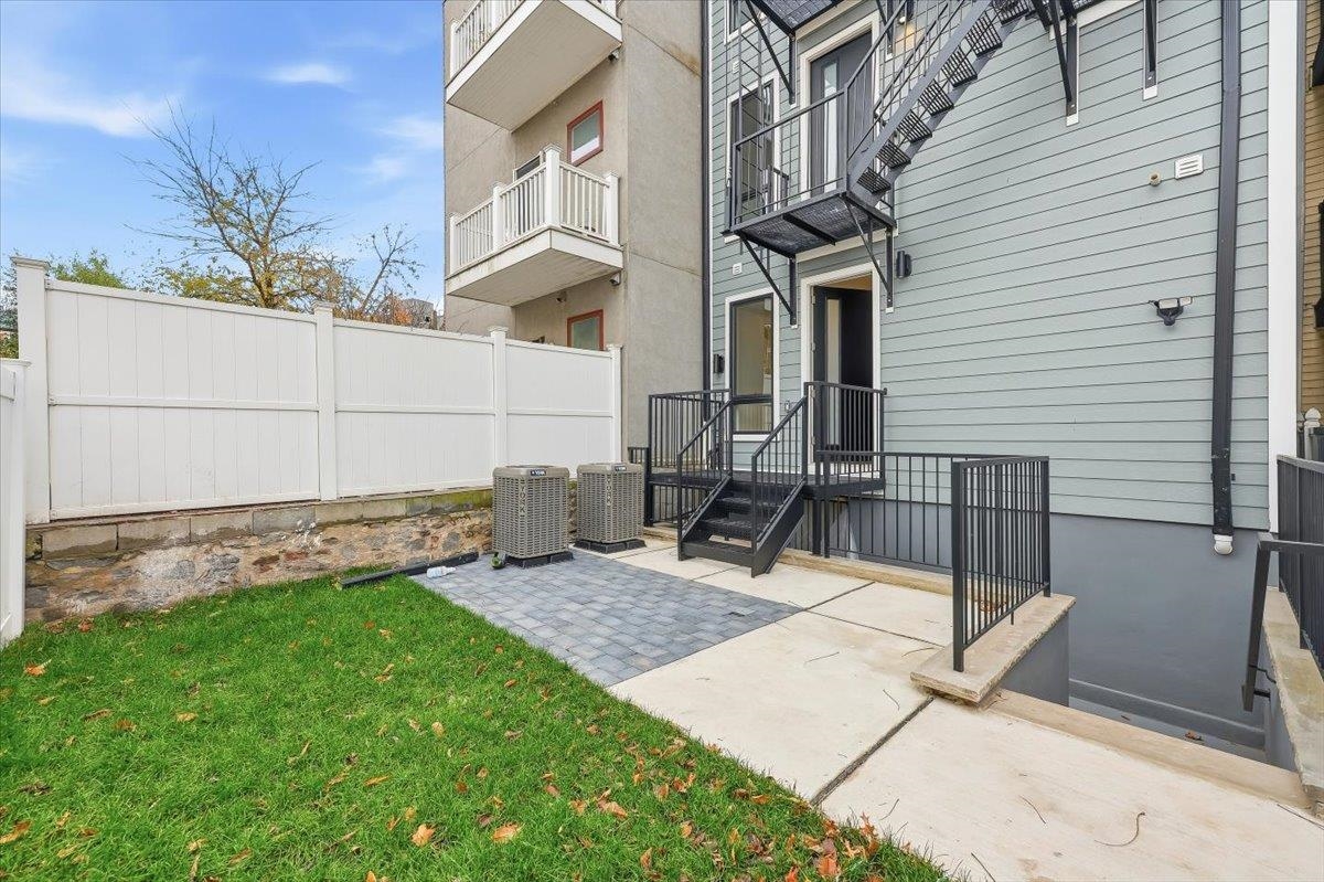392 1ST ST Unit: 1