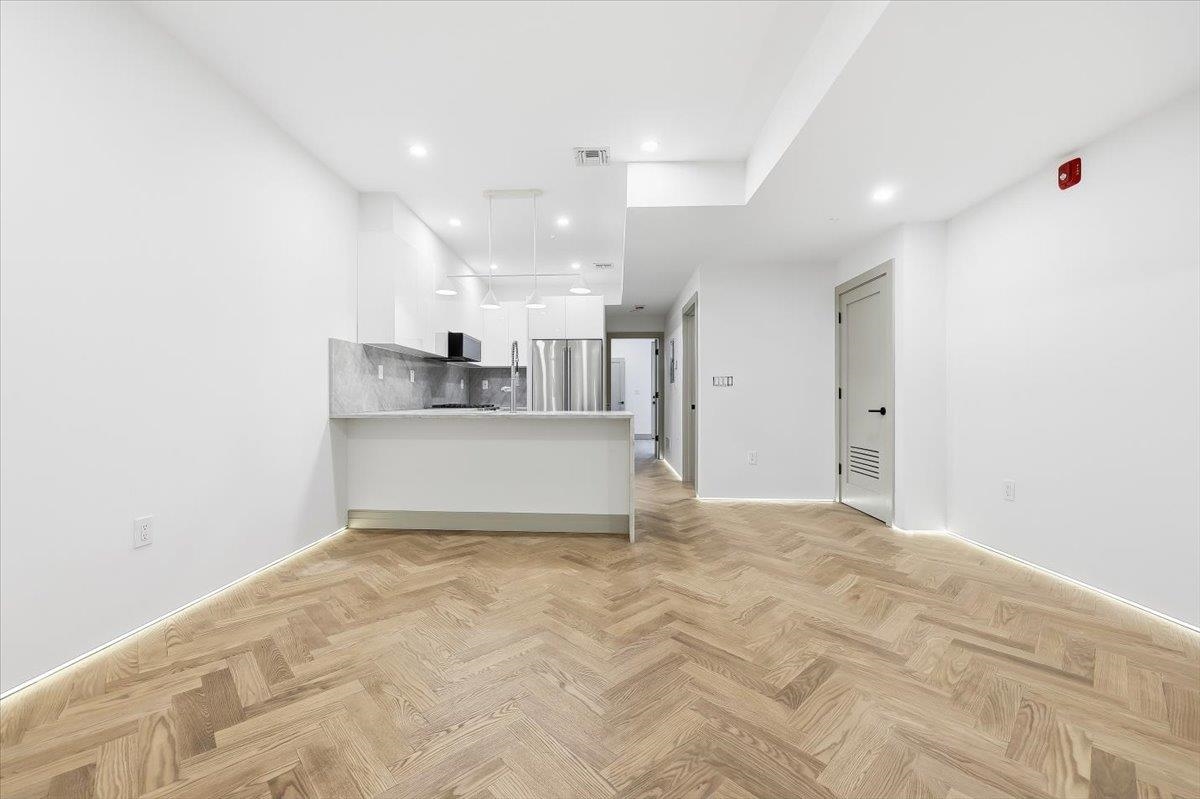 392 1ST ST Unit: 1