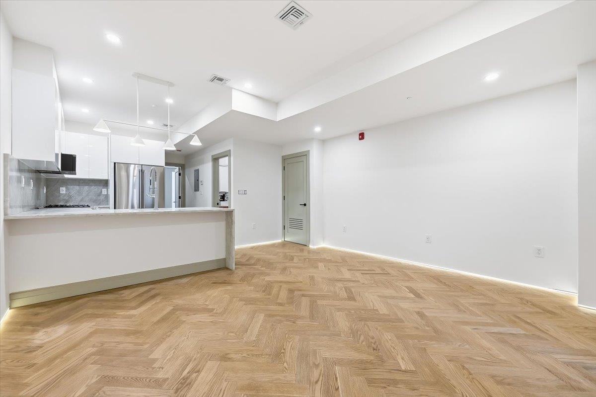 392 1ST ST Unit: 1