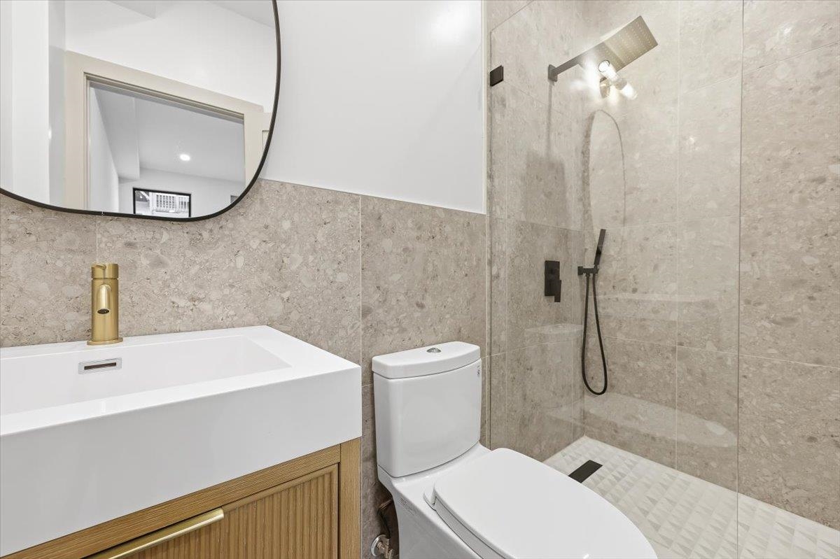 392 1ST ST Unit: 1
