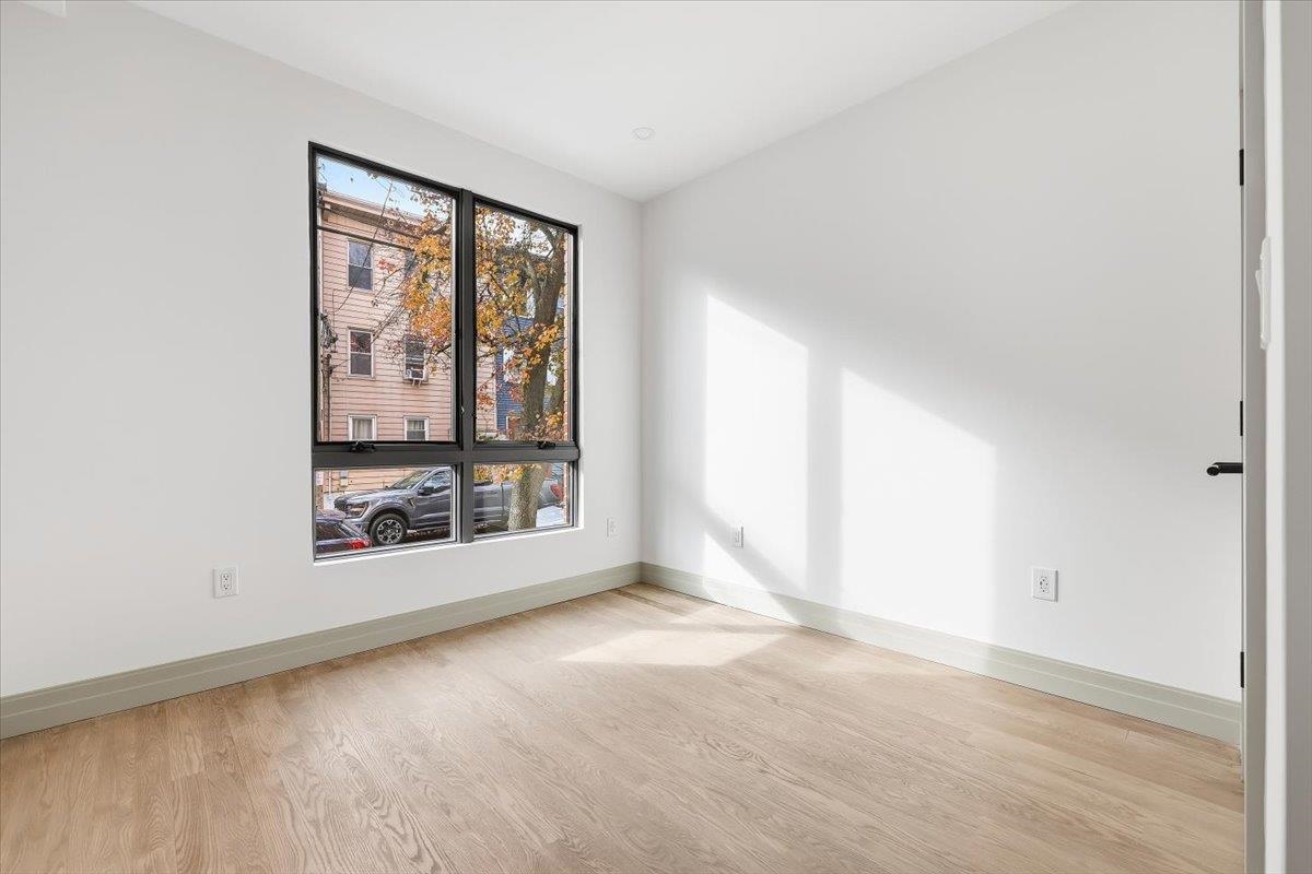 392 1ST ST Unit: 1