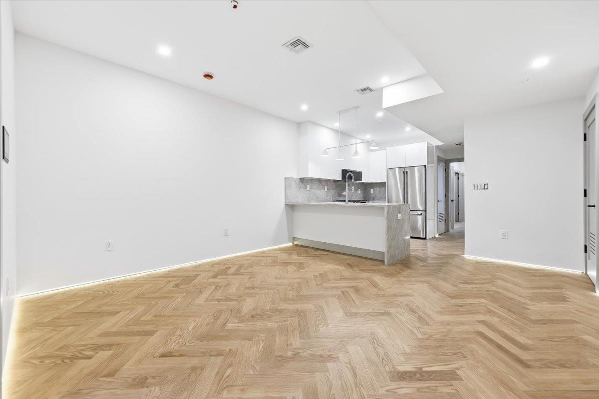 392 1ST ST Unit: 1
