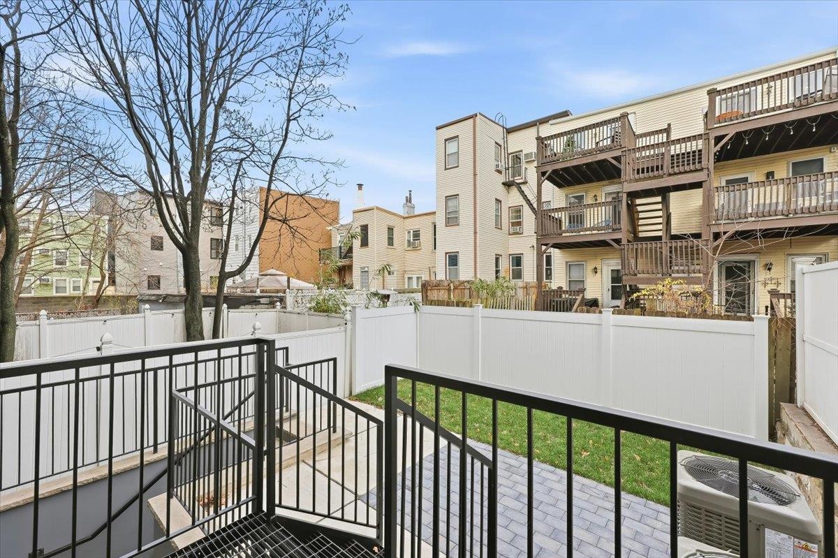392 1ST ST Unit: 1