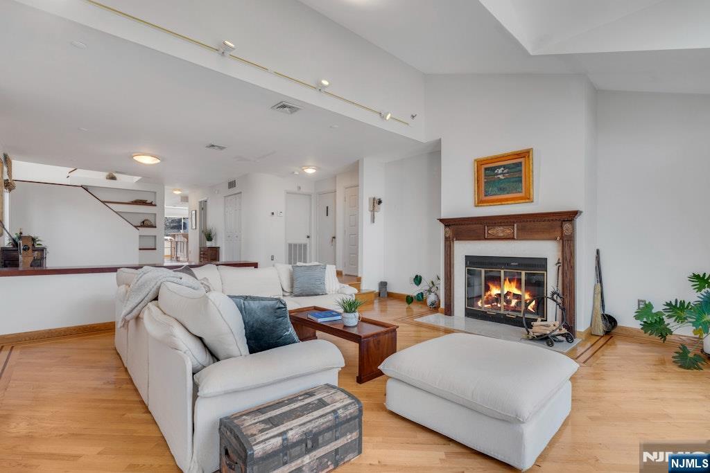 2 Peabody Court 1002