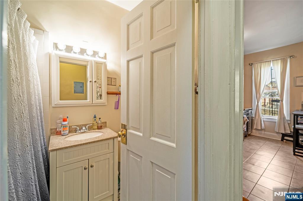 160 2nd Street 4