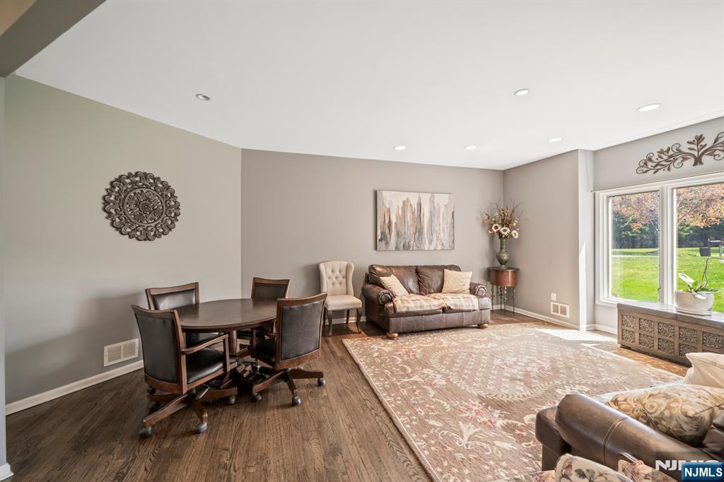 10 Smock Court