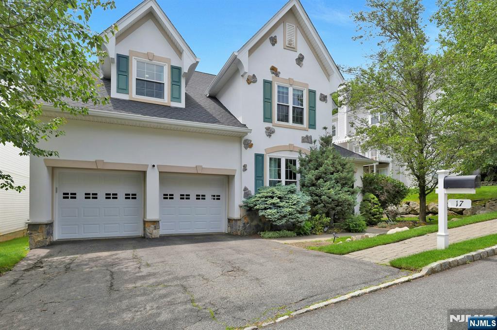 17 Crooked Hill